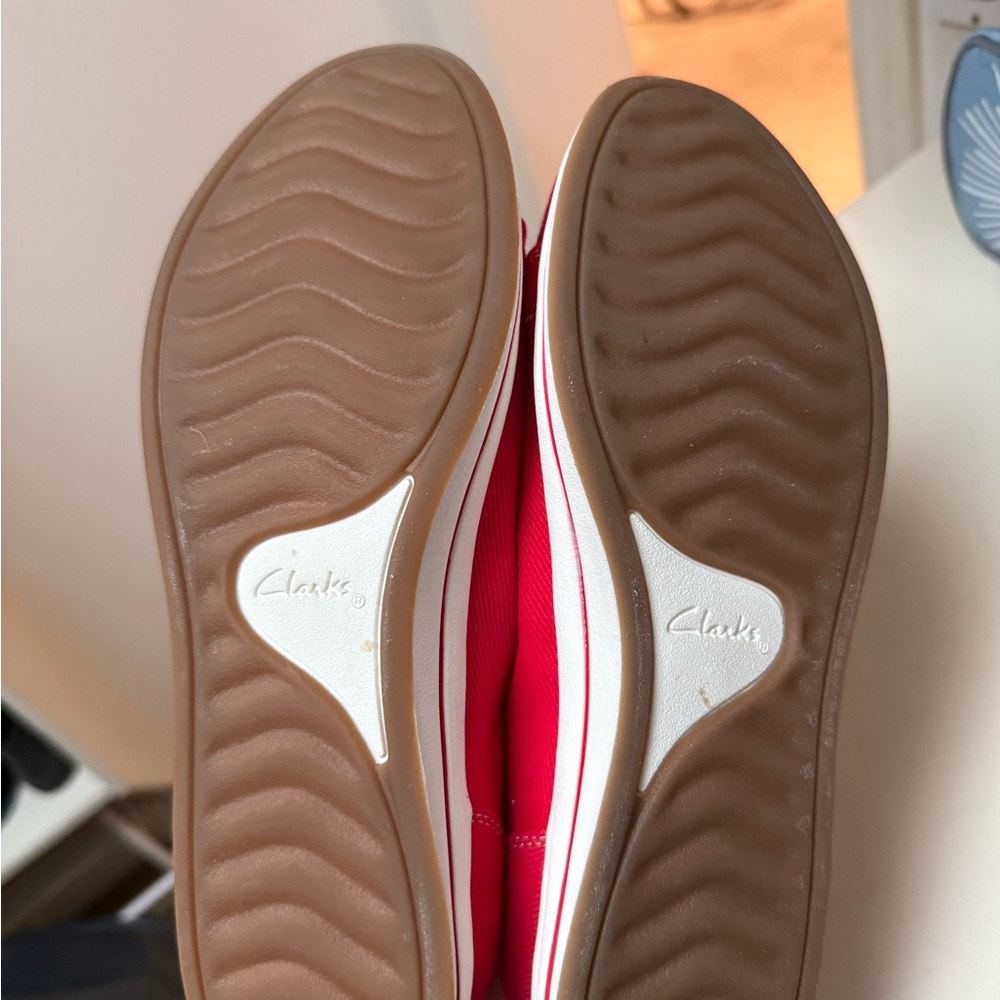 Clarks Cloudsteppers Women's Vibrant Red Flats - Picture 5 of 6